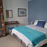 6 En-Suite Bedrooms; Garden; Driveway;Pet Friendly
