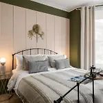 Stylish Central Apartment