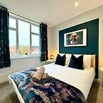 3Br Coastal Haven In Bournemouth - Beach Nearby!