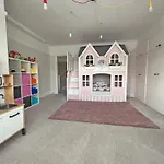 Four Bedroom Family Abode With Hot Tub, Garden And Bbq