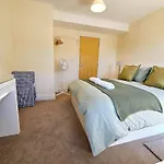 Cityscape Haven: 1 Bedroom Apartment With Terrace And City View