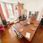 The Table House Close To Town & Beach Free Parking