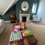 Seaside Rentals Bournemouth - 2Br, Upto 6Ppl, Beach 3 Min Walk, Dogs Ok, Wifi, Park 2 Cars
