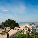 Bournecoast Clifftop Apartment - Sea Views-Fm6184
