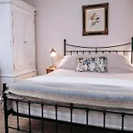 Aurora- 3 Bed Villa With Parking And Garden