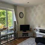 Secret Gem 1 Bed Garden Flat Private Luxury Hot Tub
