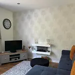 Secret Gem 1 Bed Garden Flat Private Luxury Hot Tub