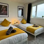 Spectacular Seaview - Beach House - 2Br - Sleeps 6