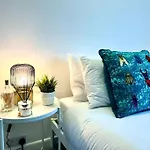Spectacular Seaview - Beach House - 2Br - Sleeps 6