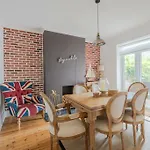 \'Above & Beyond\' Victorian Semi Parking Beach Garden