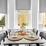 Family Retreat Stylish Central Bournemouth Apartment, Sleeps 6, 7 Minute Walk To Beach Parking Wifi Kitchen And Washer