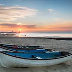 Brand New Apt -Coastal Breeze 1-Bedroom Apartment In Bournemouth With Free Parking- Sleeps 4 Ppl- Internet