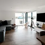Brand New Beachfront Gf 2 Bed 6 Guests Apartment