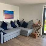 Brand New Beachfront Gf 2 Bed 6 Guests Apartment