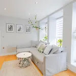 Stunning Bright Two Bedroom Apartment In Southbourne