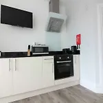 Diamond - Southbourne Grove Villa Apartment 2