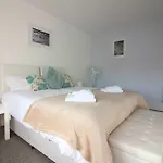Diamond - Southbourne Grove Villa Apartment 4