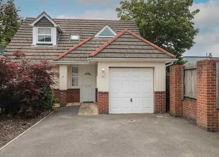 4B Waltham Road