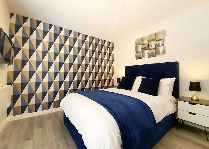 Modern 1 Bedroom Apartment, Close To The Beach With Parking