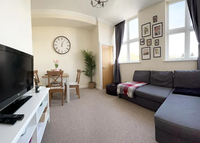 Cosy Town Centre Apartment Close To Beach