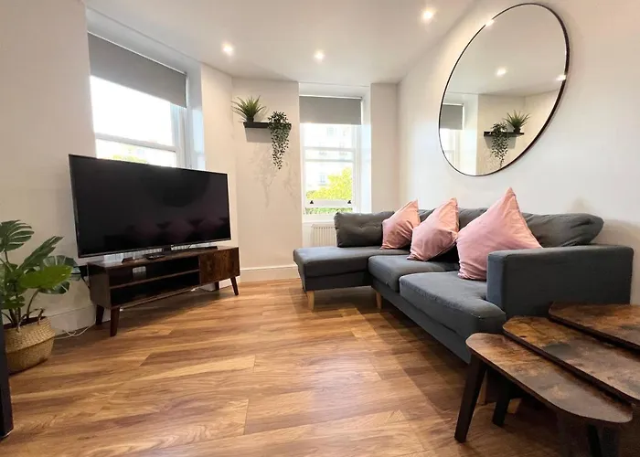 Lovely Apartment, One Minute From Bournemouth Beach And Town.