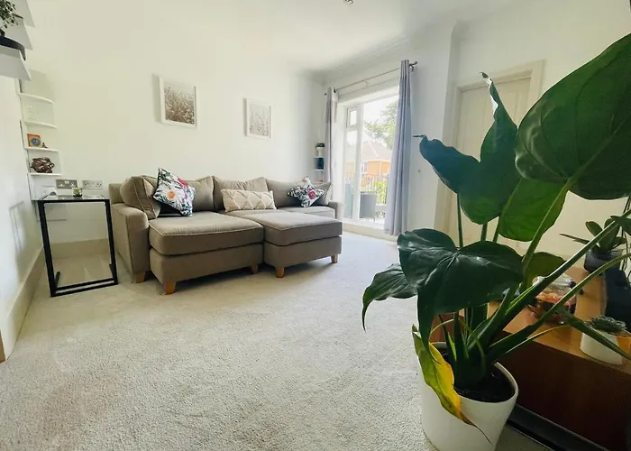 1 Bed Apartment With Terrace & Off-Road Parking