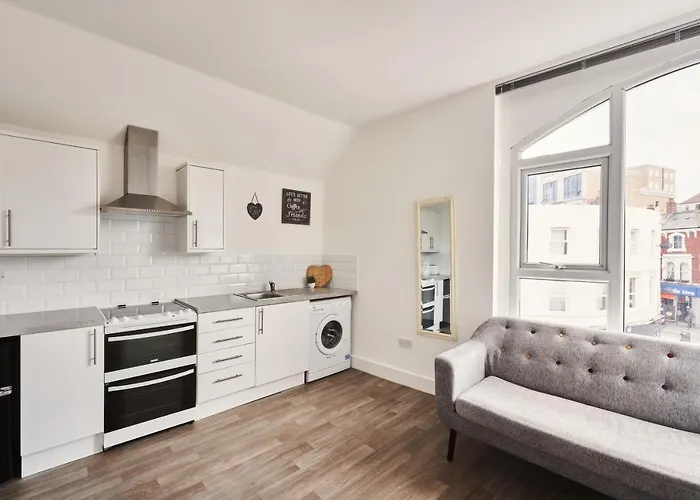 Modern Central Studio And One Bed Flats Close To The Beach