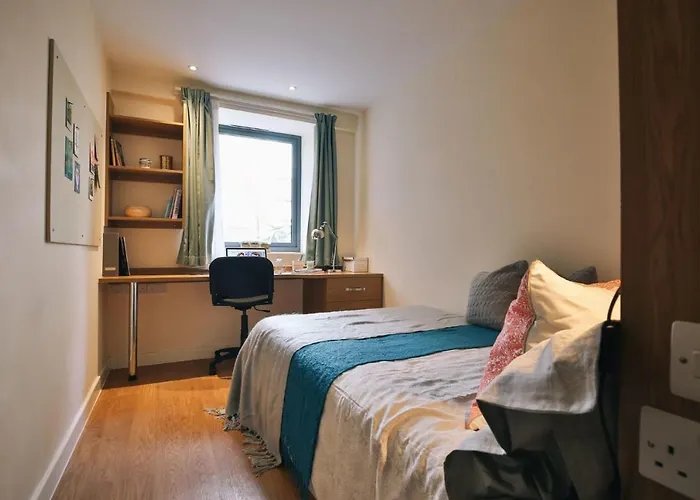 Cosy Private Bedrooms At Dorchester House In Bournemouth
