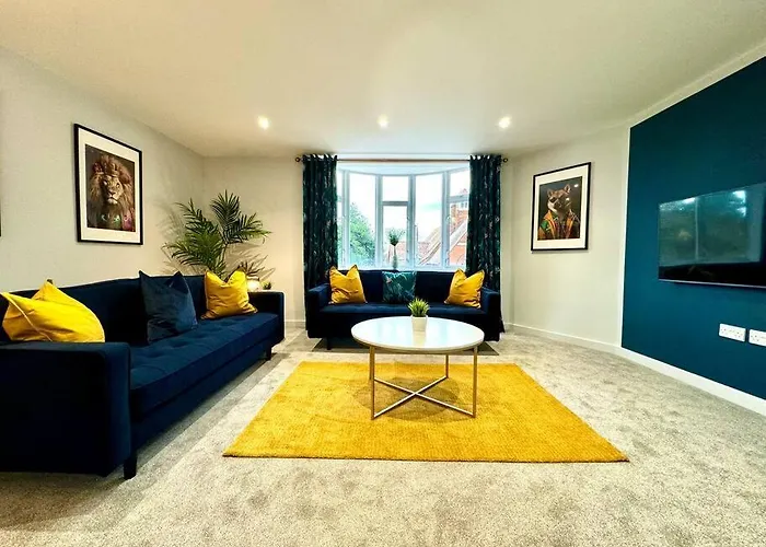 Charming 3Br: Close To Beach & Bournemouth! +Wi-Fi