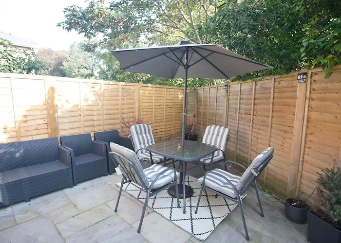 Chine Wood Retreat - Walk To The Beach And The Lovely Westbourne - Free Parking