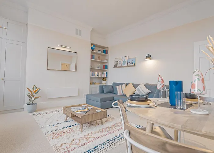 Burlington Mansions - Stunning Coastal Apartment