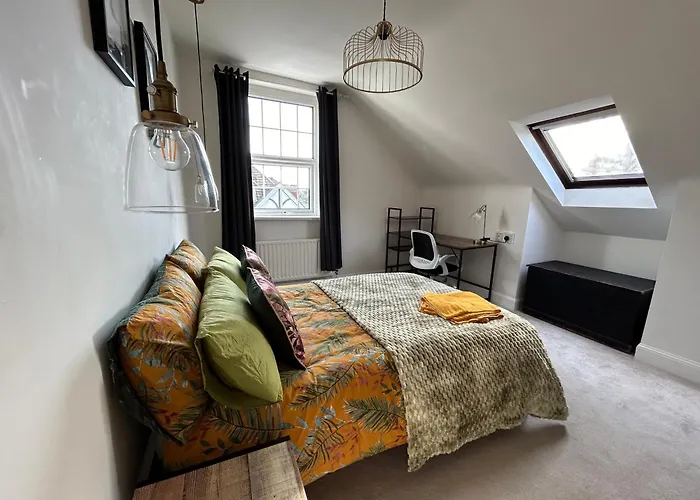 Seaside Rentals Bournemouth - 2Br, Upto 6Ppl, Beach 3 Min Walk, Dogs Ok, Wifi, Park 2 Cars