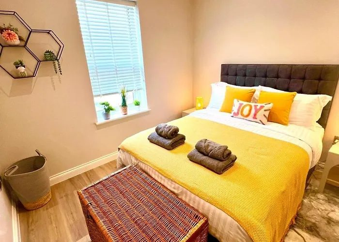 Brand New Apt -Coastal Breeze 1-Bedroom Apartment In Bournemouth With Free Parking- Sleeps 4 Ppl- Internet
