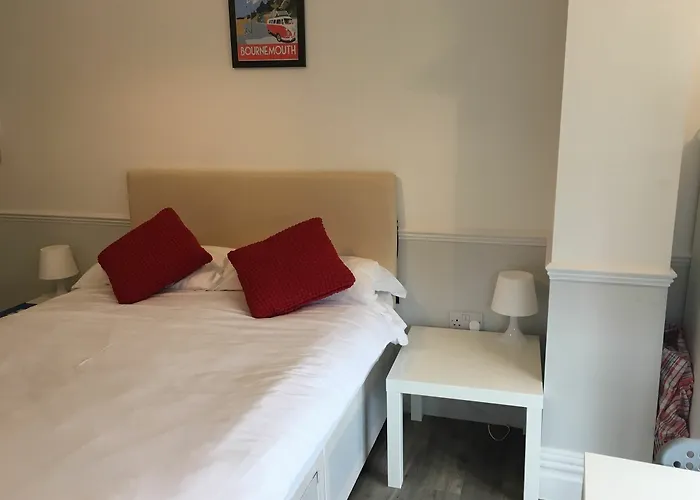 Diamond - Southbourne Grove Villa Apartment 2