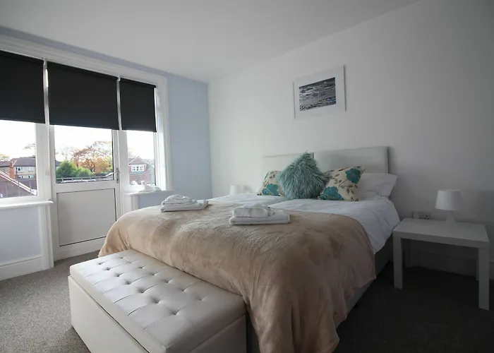 Diamond - Southbourne Grove Villa Apartment 4