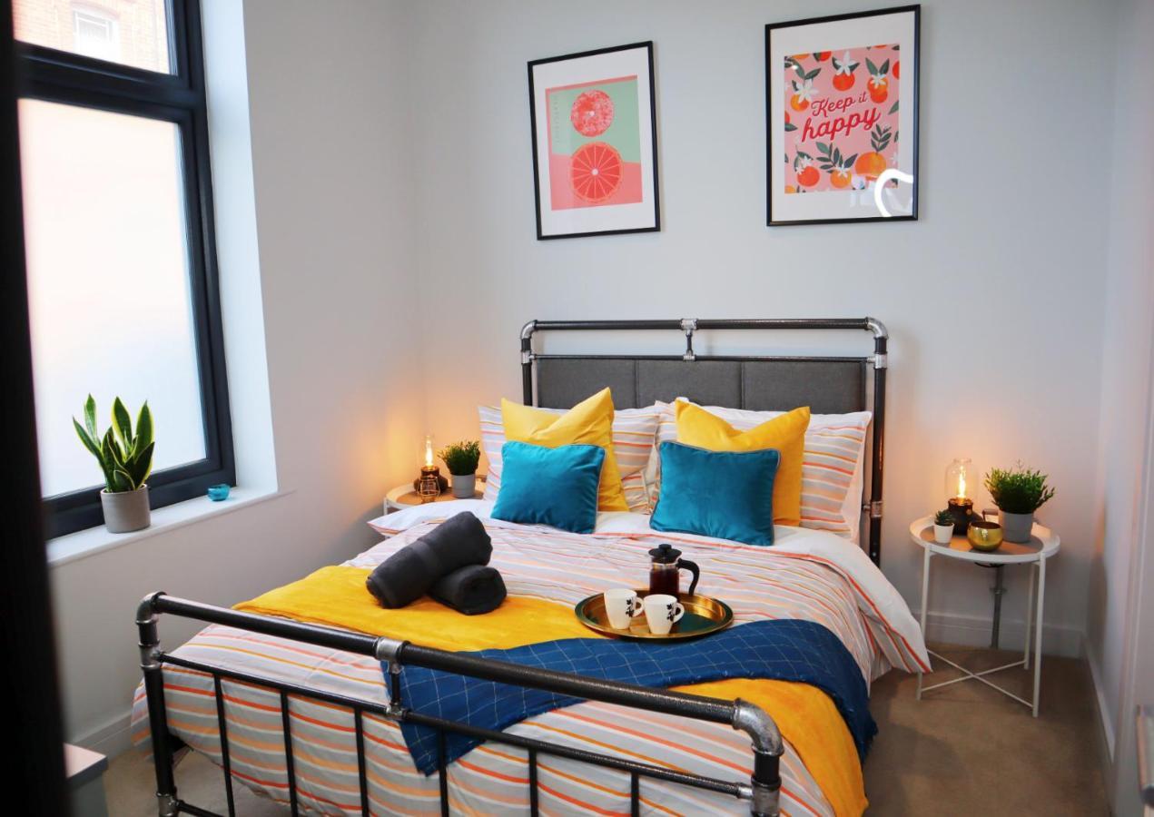 Urban Chic: Trendy 2-bedroom With Smart Amenities Apartment