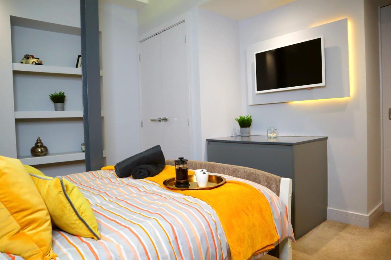 Apartment Urban Chic: Trendy 2-bedroom With Smart Amenities