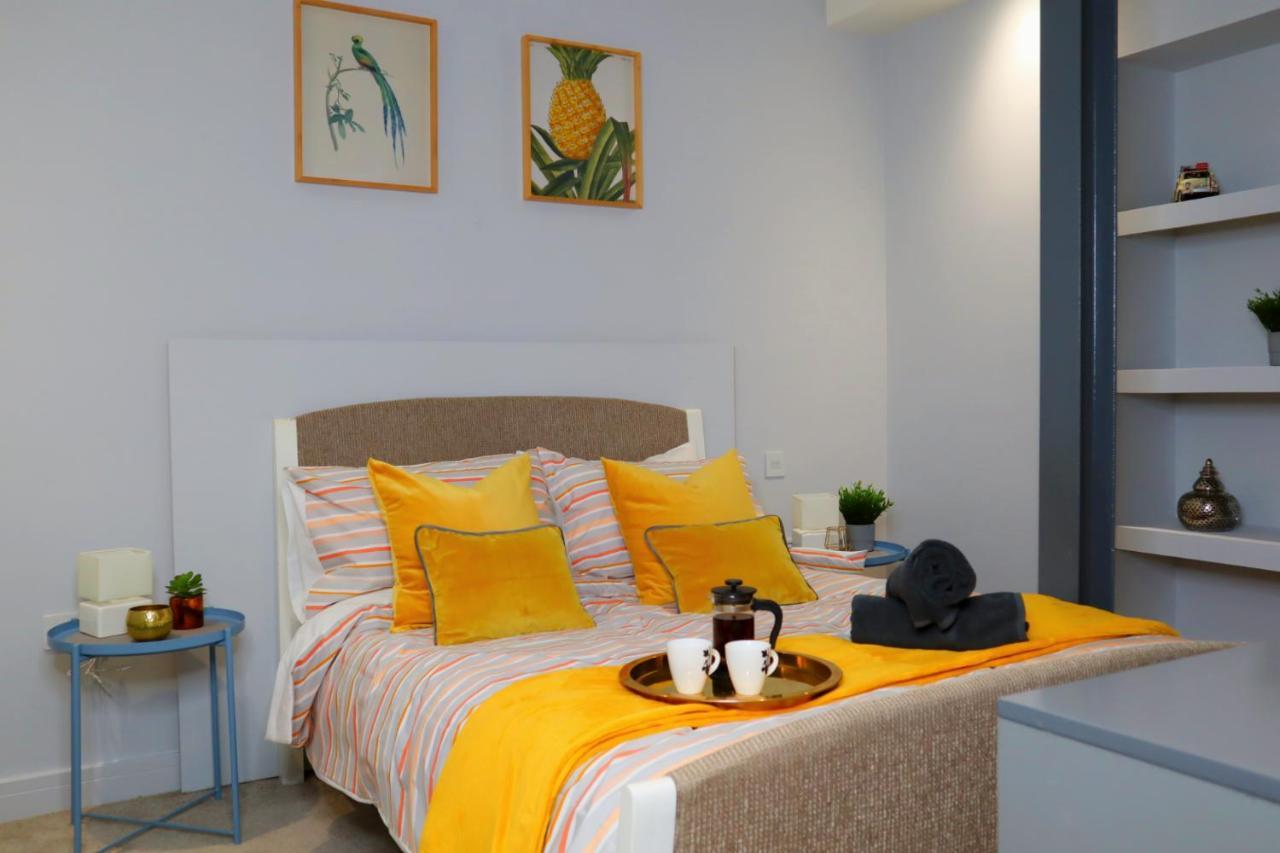 Apartment Urban Chic: Trendy 2-bedroom With Smart Amenities *