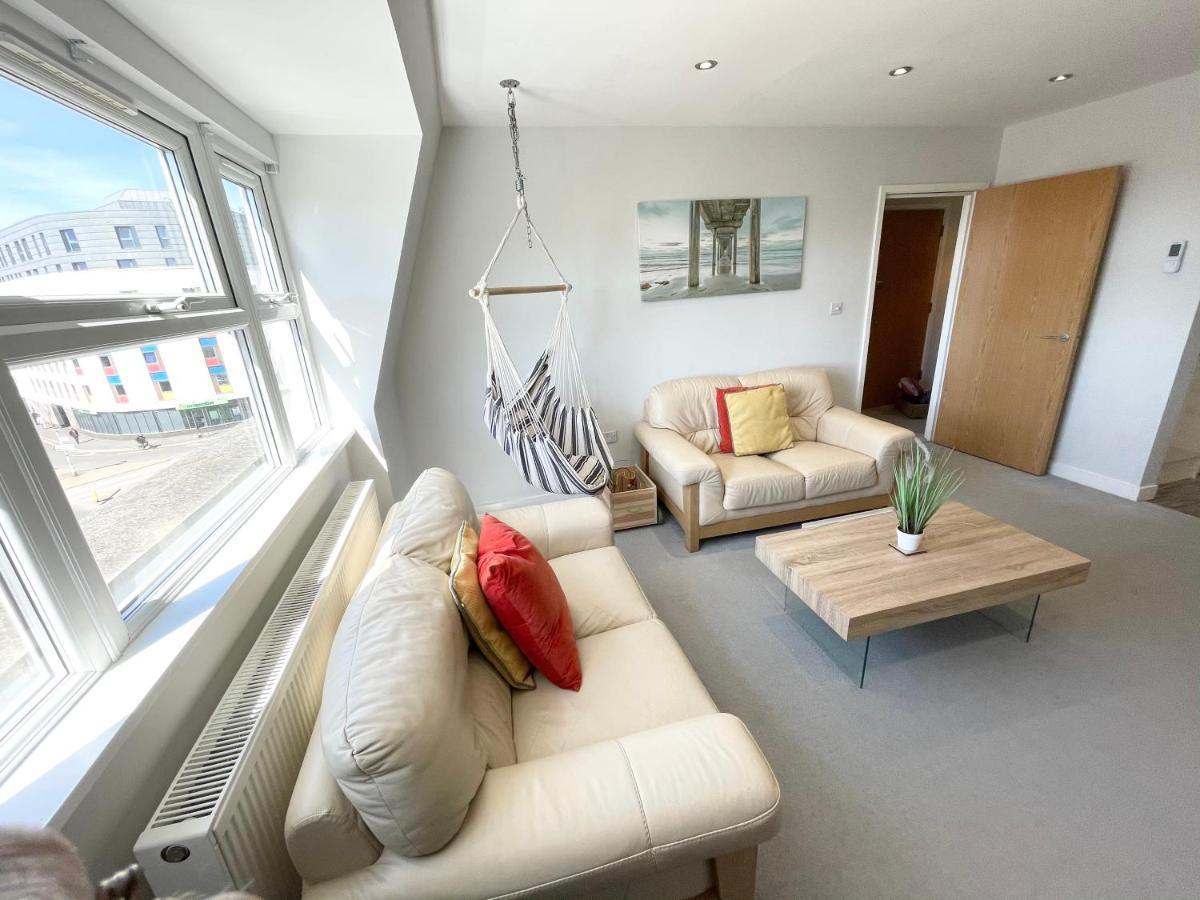 Coastline Retreats: Beachside Luxury With Jet Bath & Entertainment * Bournemouth
