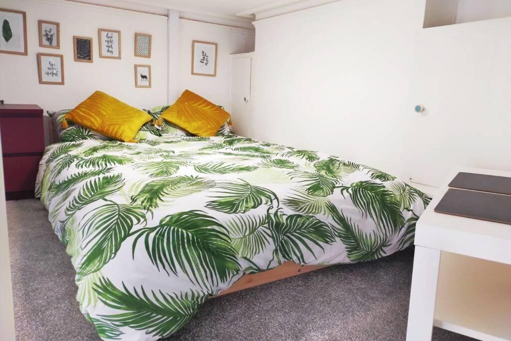 Cute & Cosy Loft-style Studio Close To Beach Apartment *