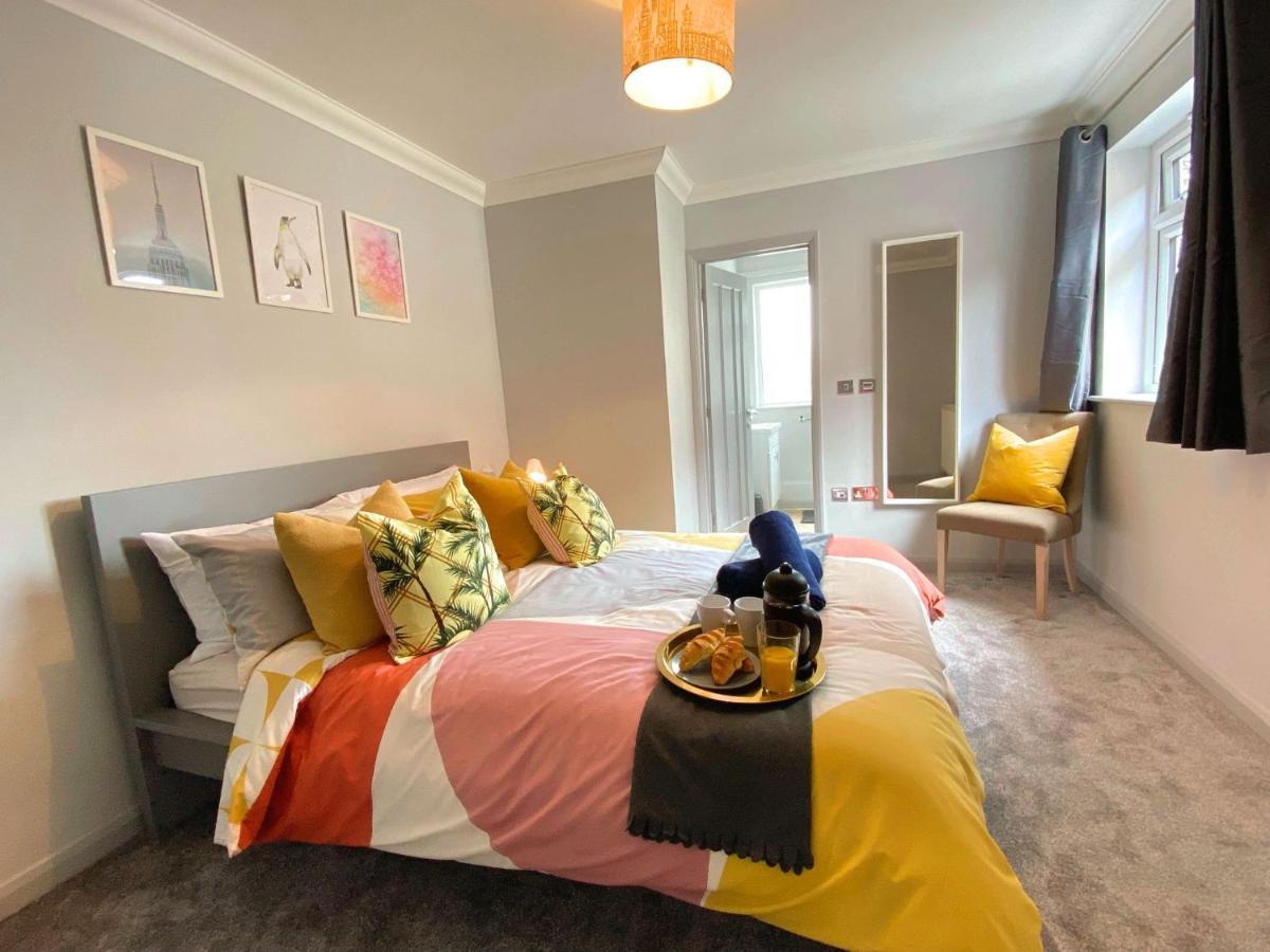 Holiday home Seaside Serenity: 4-bedroom House With Garden Bournemouth