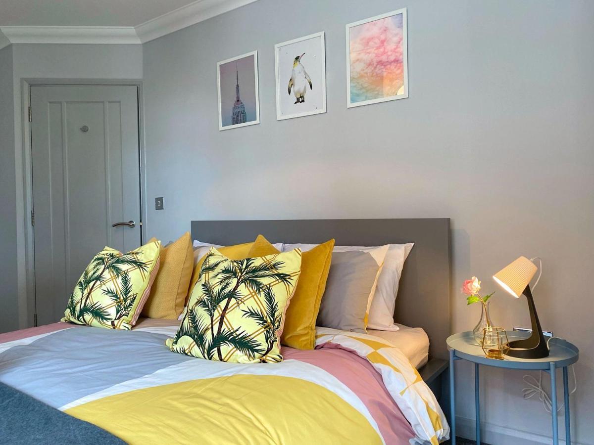 Seaside Serenity: 4-bedroom House With Garden Bournemouth