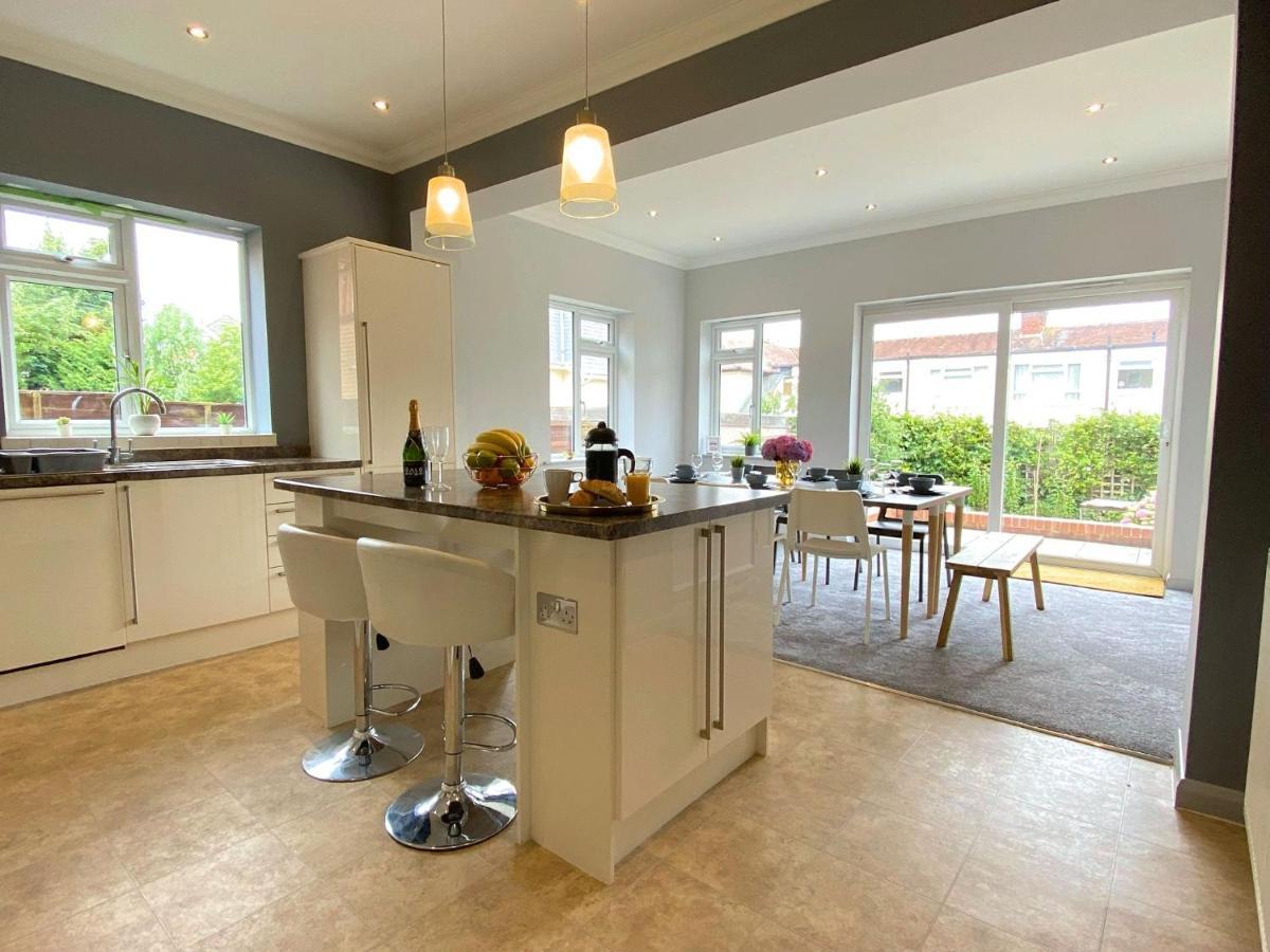 Seaside Serenity: 4-bedroom House With Garden Holiday home