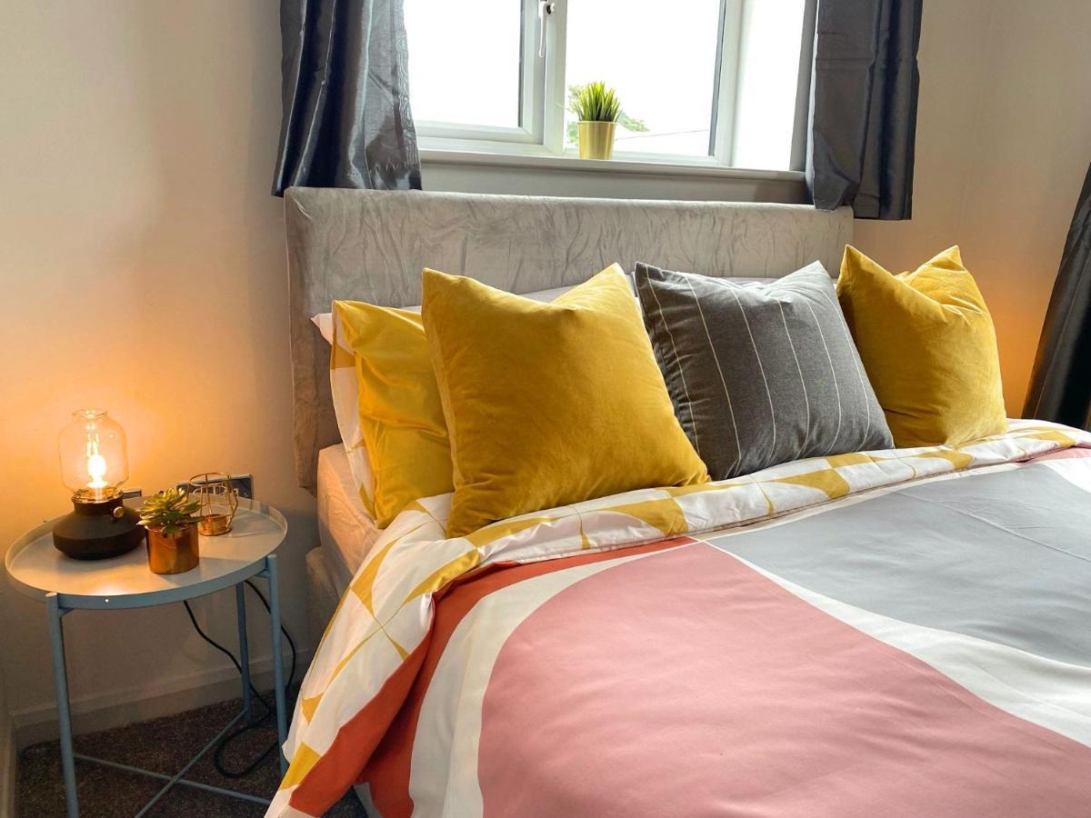 Seaside Serenity: 4-bedroom House With Garden Holiday home