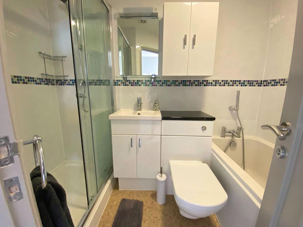 Holiday home Seaside Serenity: 4-bedroom House With Garden Bournemouth