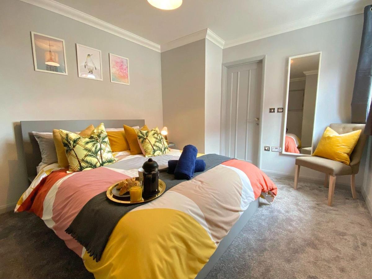 Seaside Serenity: 4-bedroom House With Garden Holiday home