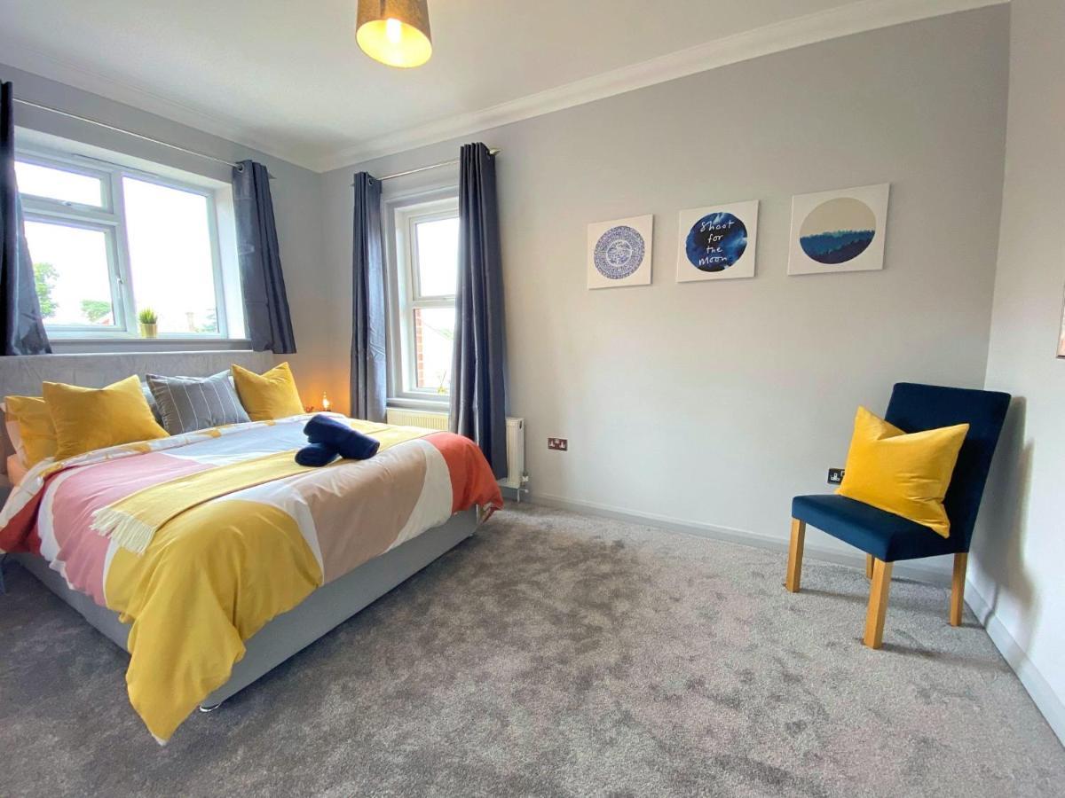 Seaside Serenity: 4-bedroom House With Garden Holiday home