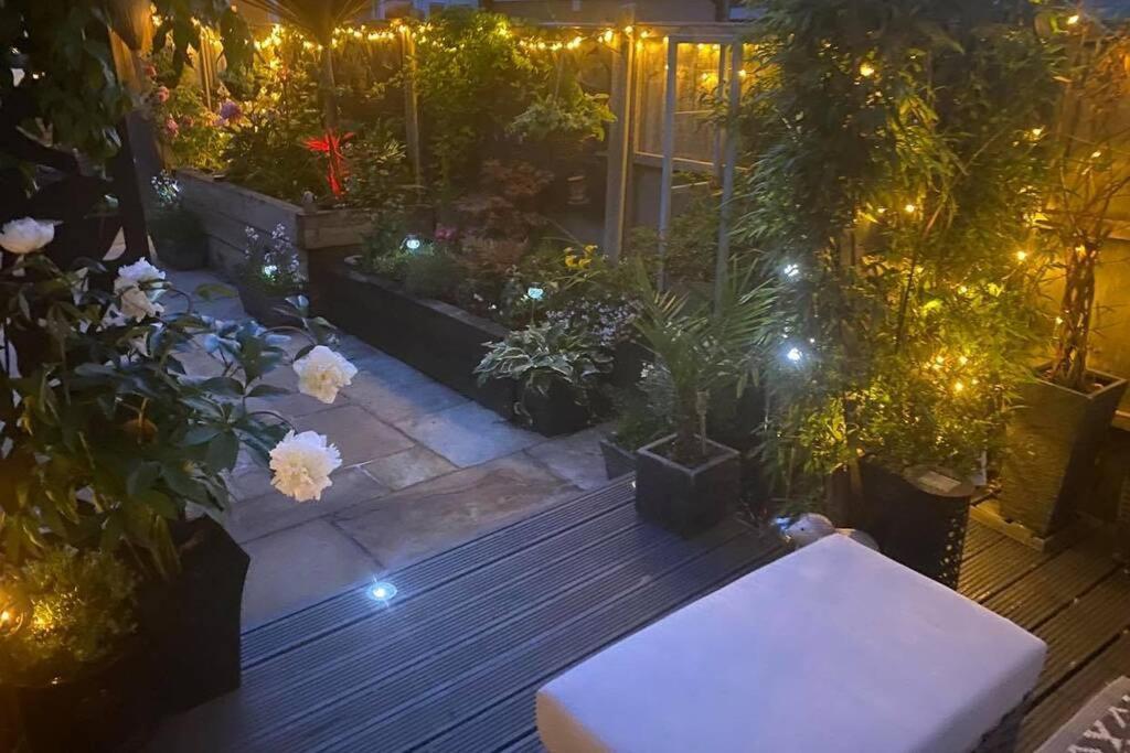 Apartment Secret Gem 1 Bed Garden Flat Private Luxury Hot Tub *