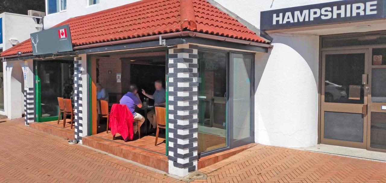 Hampshire Court Apartment *