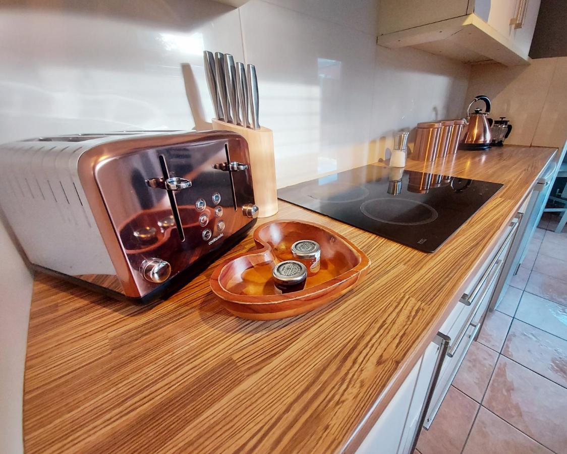 Stunning 3 Bedroom Holiday Near The Beach *
